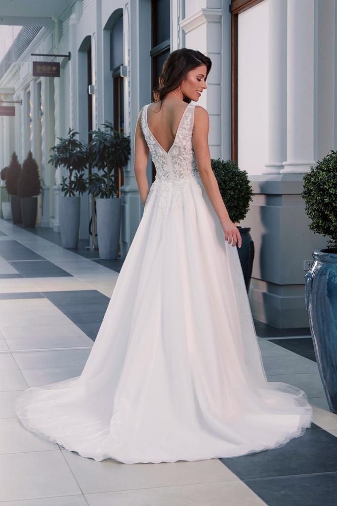 Natali Bridal elegantes Hochzeitskleid von hinten